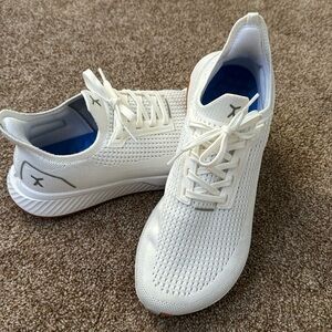 Flux runners white size 8.5